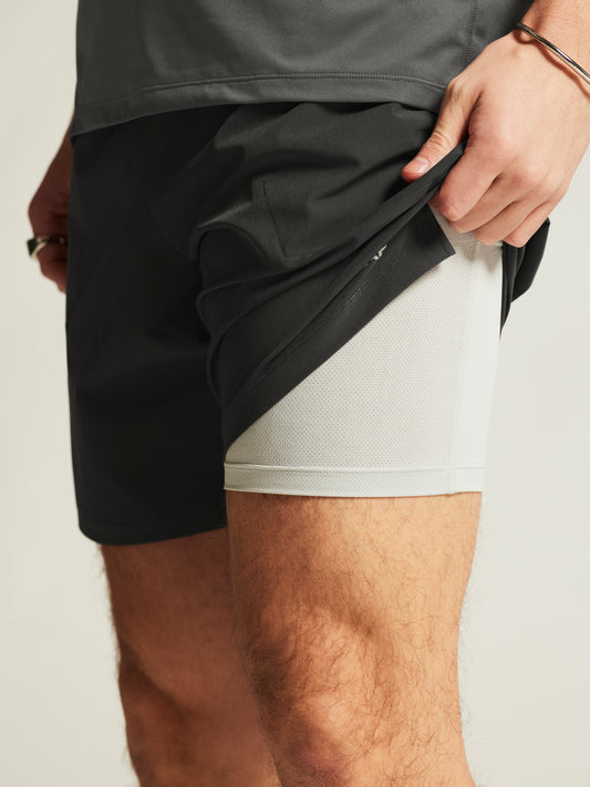ADV ESSENCE 2-IN-1 SHORTS 2 M